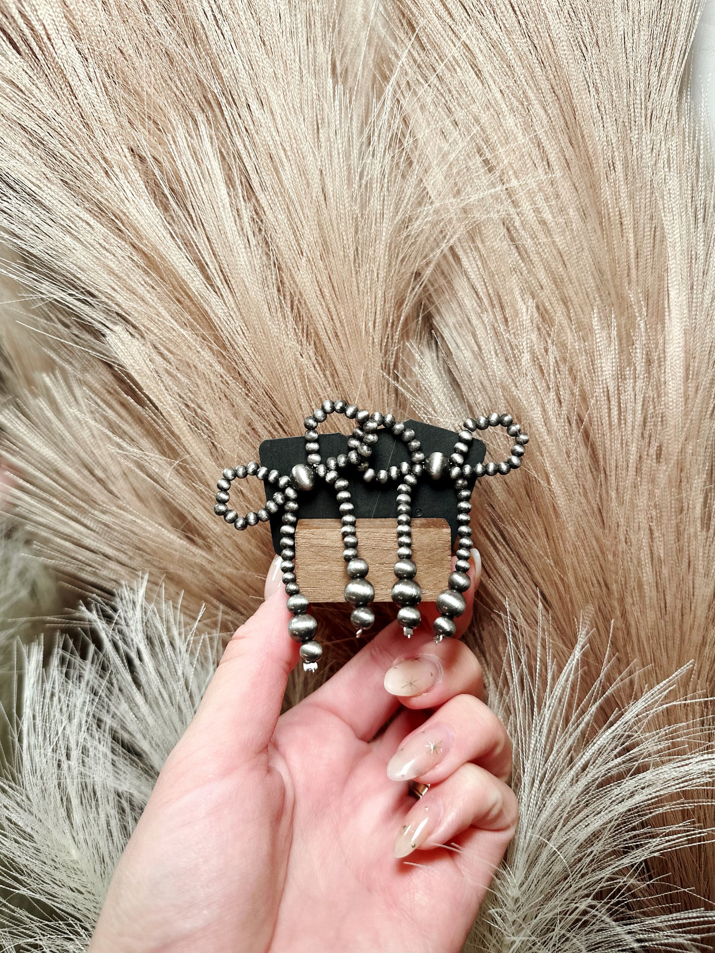 Bow Navajo Pearl earrings